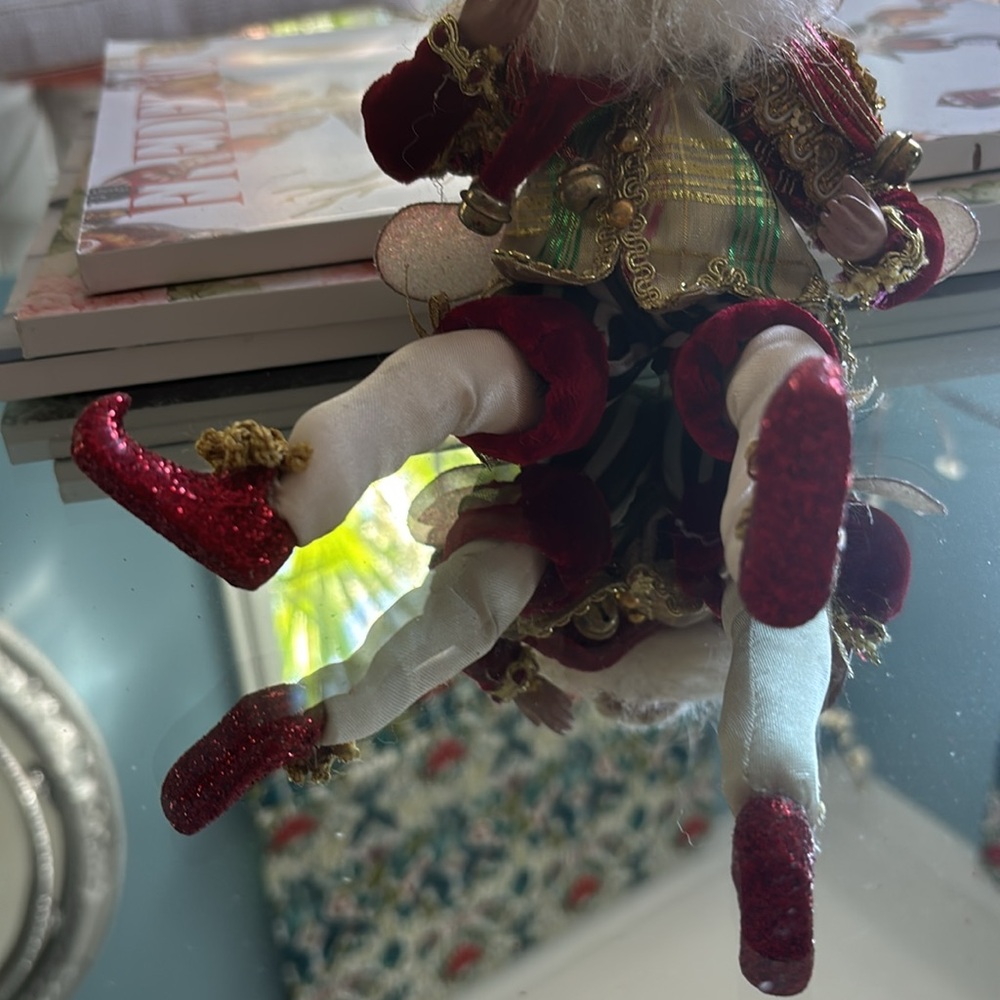 Mark Robert’s Santa elf. - Picture 4 of 7